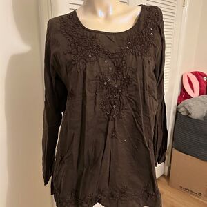 Patterned blouse with buttons